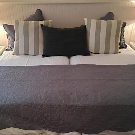 Oude Berg Guesthouse - 10 Caledon Street ジョージ エクステリア 写真