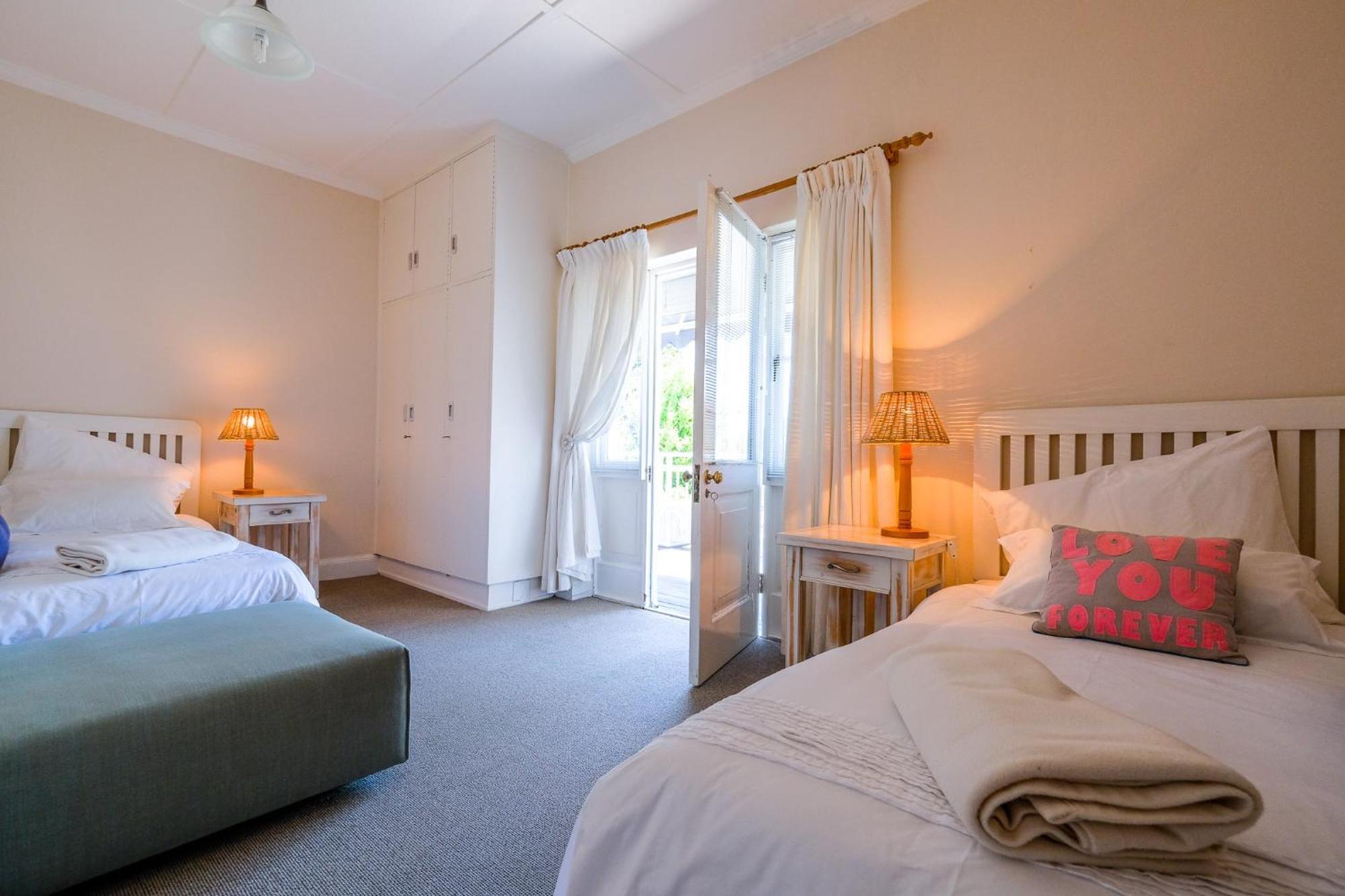 Oude Berg Guesthouse - 10 Caledon Street ジョージ 部屋 写真