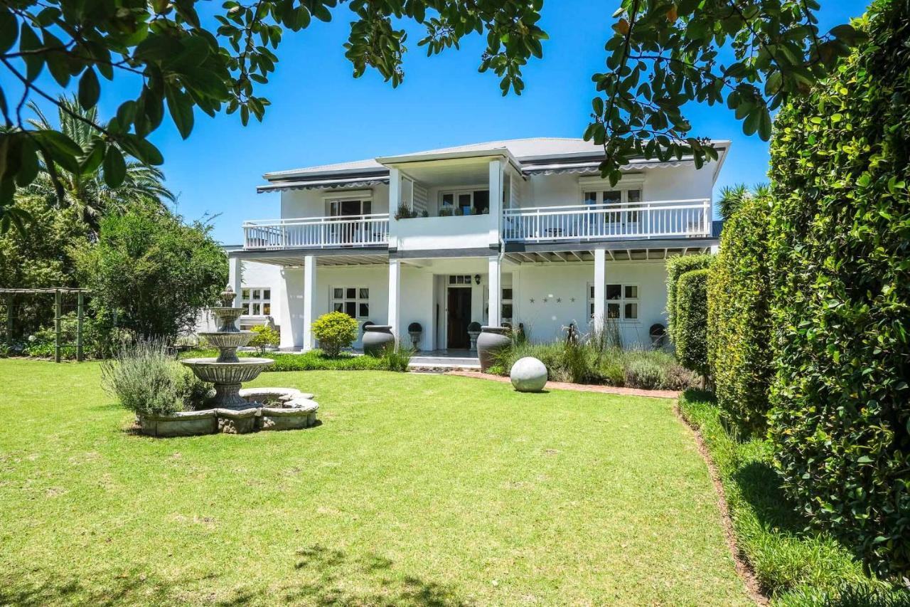 Oude Berg Guesthouse - 10 Caledon Street ジョージ エクステリア 写真