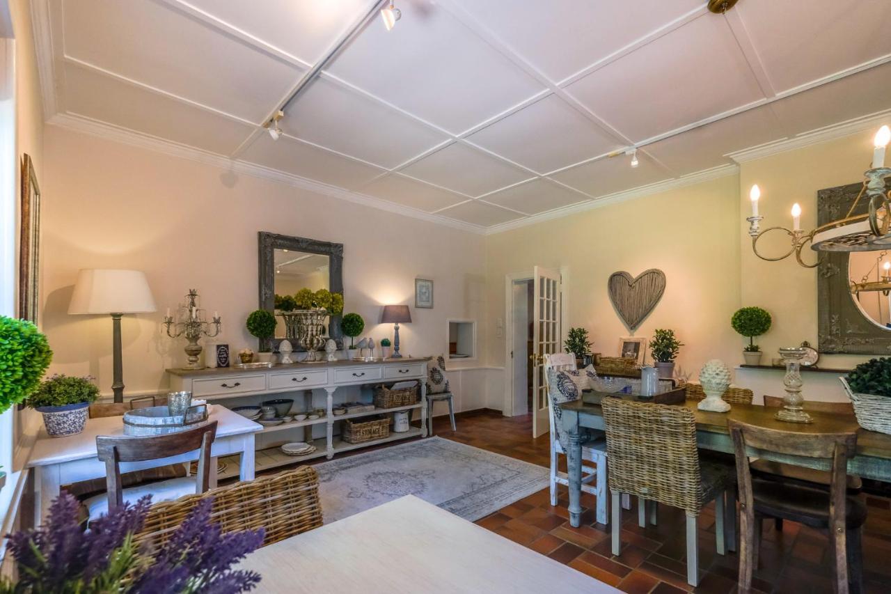 Oude Berg Guesthouse - 10 Caledon Street ジョージ エクステリア 写真