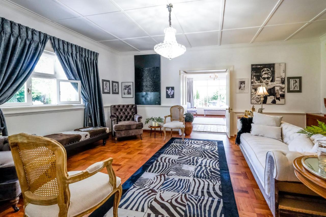Oude Berg Guesthouse - 10 Caledon Street ジョージ エクステリア 写真