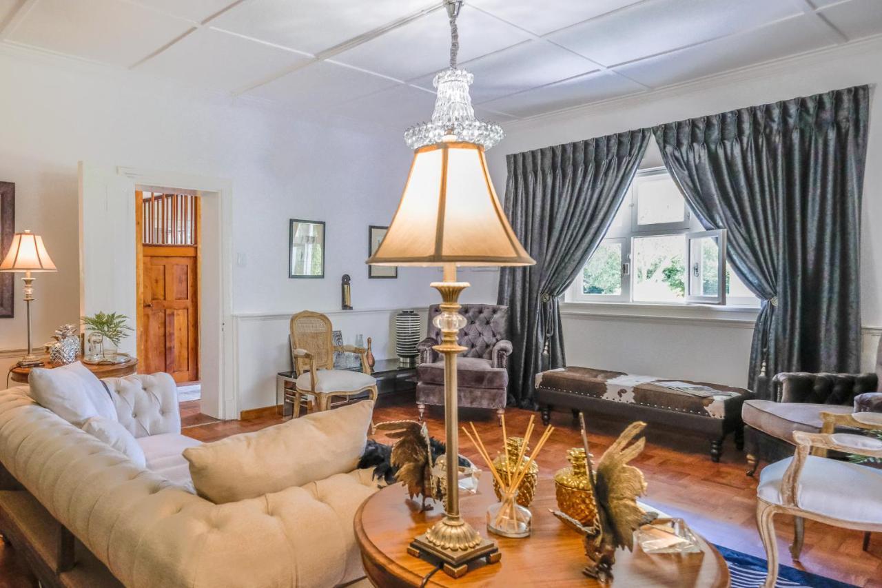Oude Berg Guesthouse - 10 Caledon Street ジョージ エクステリア 写真