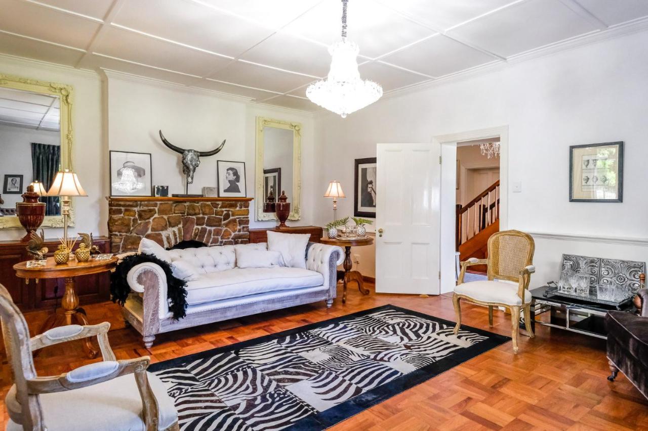 Oude Berg Guesthouse - 10 Caledon Street ジョージ エクステリア 写真