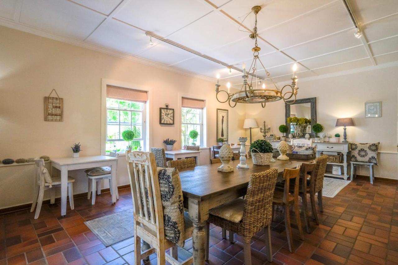 Oude Berg Guesthouse - 10 Caledon Street ジョージ エクステリア 写真