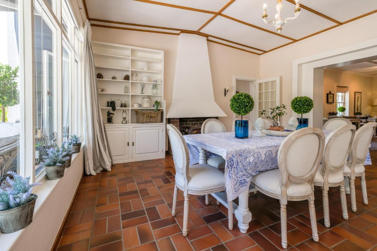 Oude Berg Guesthouse - 10 Caledon Street ジョージ エクステリア 写真