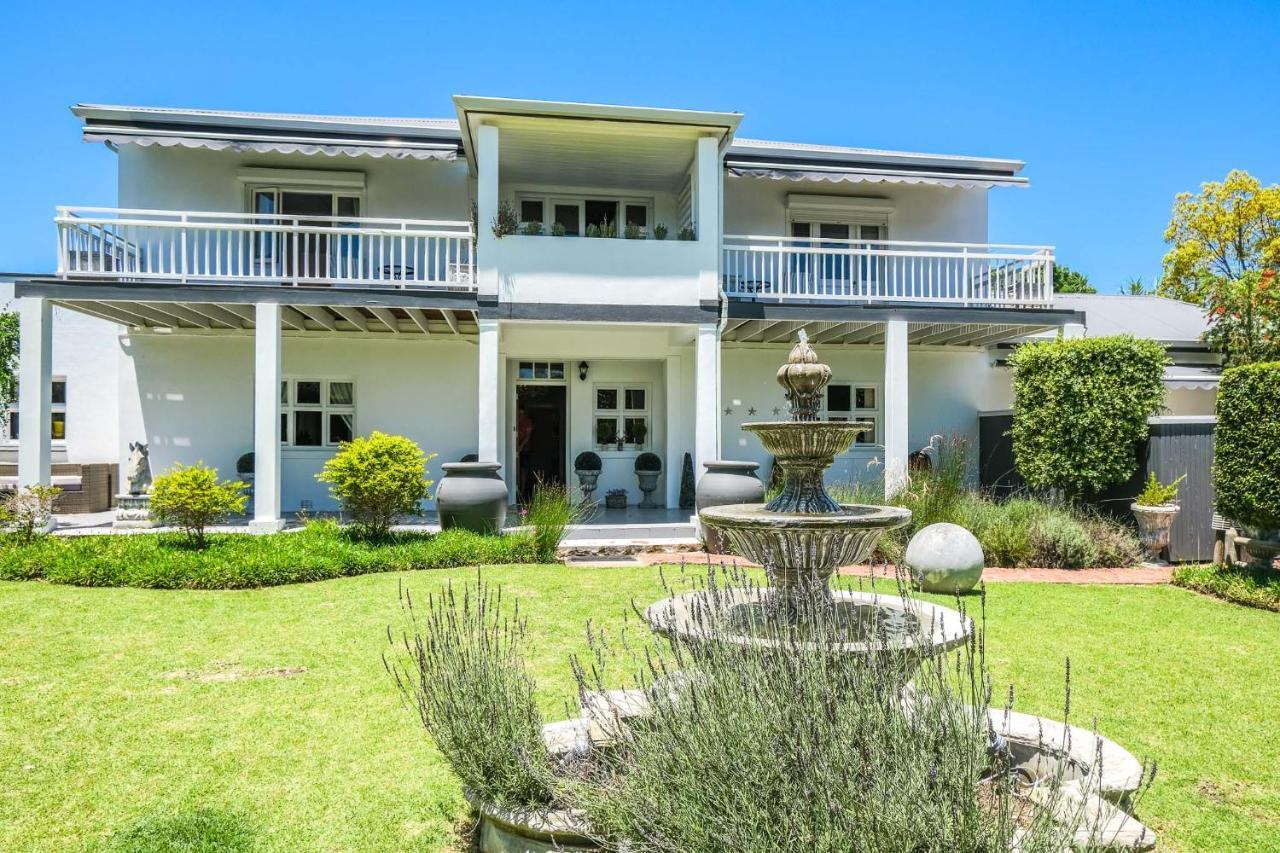 Oude Berg Guesthouse - 10 Caledon Street ジョージ エクステリア 写真